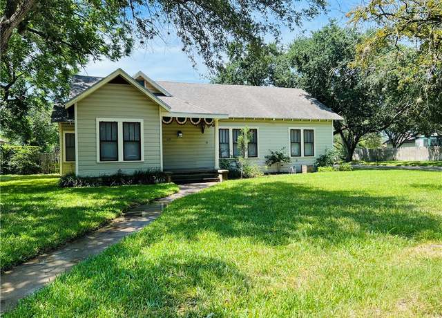 Property at 629 W Henrietta Ave, Kingsville, TX 78363, 5 beds, 3 baths