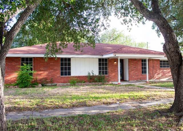 Property at 113 W Merriman St, Sinton, TX 78387, 4 beds, 2 baths