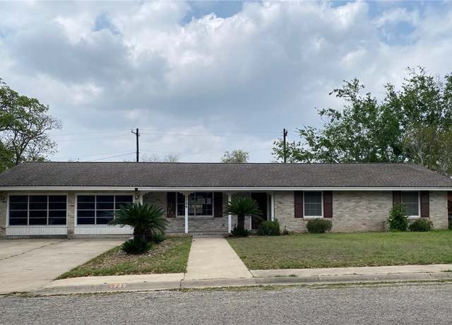 Property at 1709 Olmos Cir, Alice, TX 78332, 3 beds, 2 baths