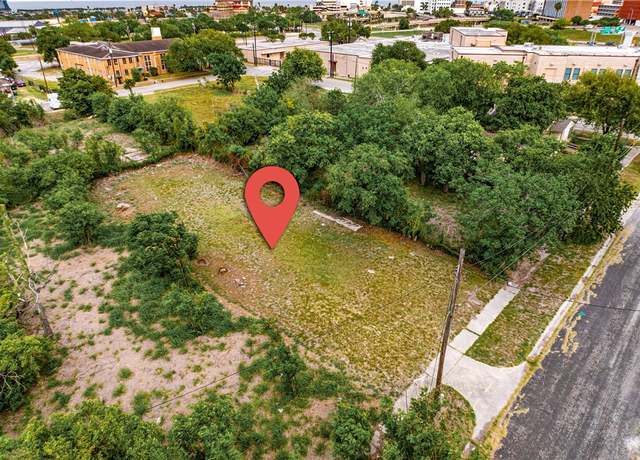 Property at 1012 Lake St, Corpus Christi, TX 78401