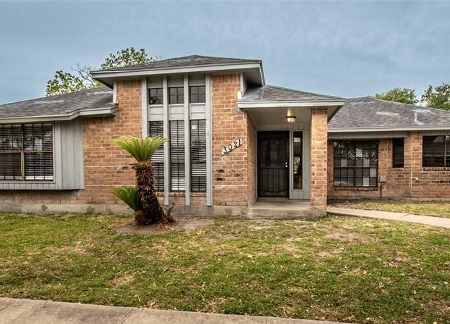 Property at 3021 Hilldale Dr, Corpus Christi, TX 78415, 4 beds, 2 baths
