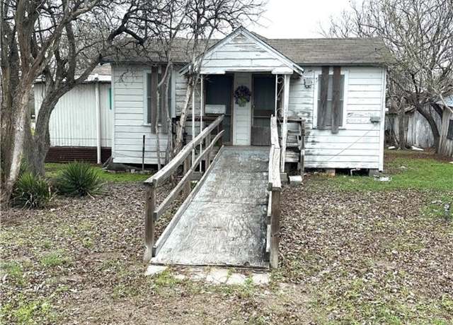 Property at 605 S Rachal St, Sinton, TX 78387, 2 beds, 1 bath