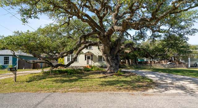 Photo of 1027 N Austin St, Rockport, TX 78382