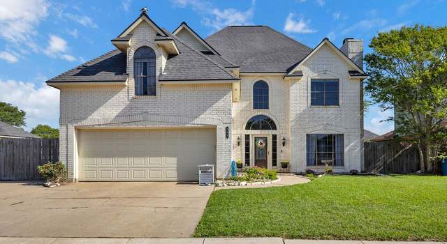 Photo of 303 Long Pointe Dr, Portland, TX 78374