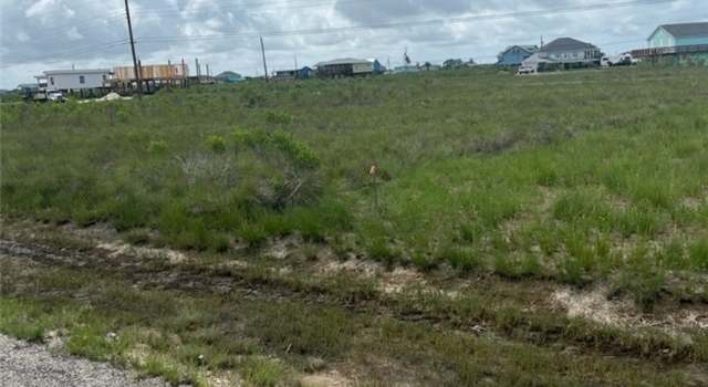 Photo of 151 W Pin Oak Ln, Rockport, TX 78382