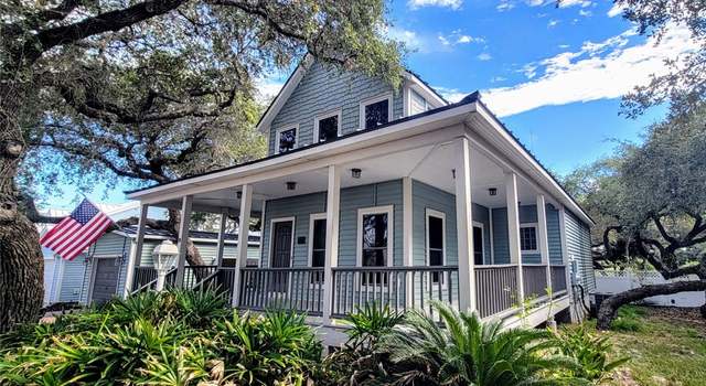 Photo of 10 Old Cottage Beach Dr, Rockport, TX 78382