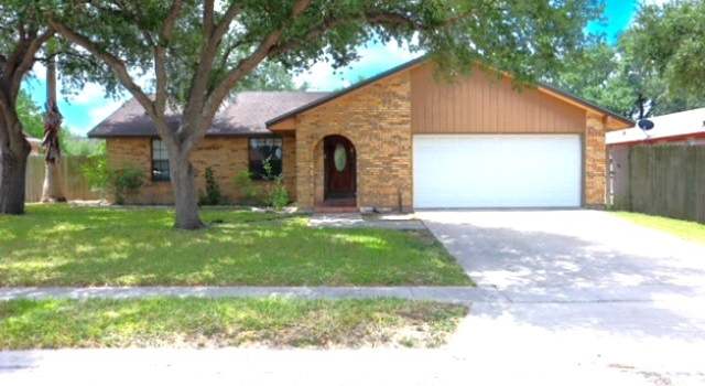 Photo of 327 Birchwood Dr, Kingsville, TX 78363