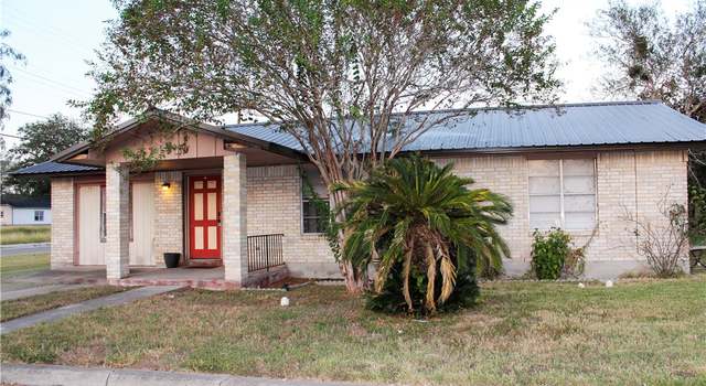 Photo of 710 N Filmore St, Beeville, TX 78102