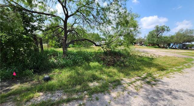 Photo of 309 Cabrero St, George West, TX 78022