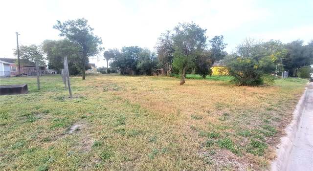 Photo of 310 E Ella Ave, Kingsville, TX 78363