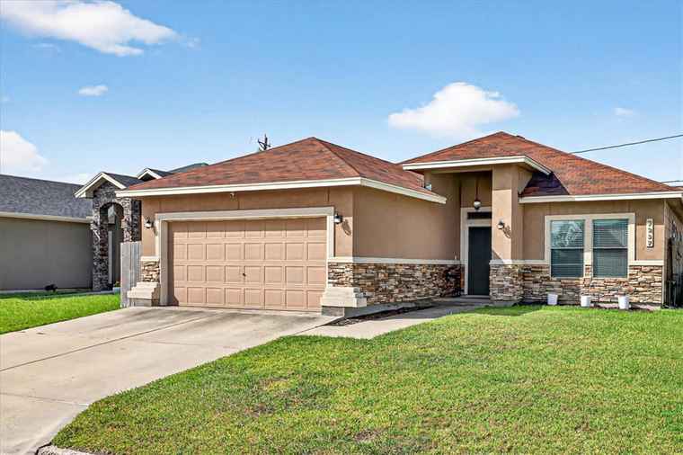 Photo of 7237 Lake Tranquility Dr Corpus Christi, TX 78414