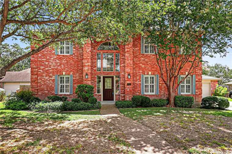 Photo of 7706 Lake Bolsena Dr Corpus Christi, TX 78413
