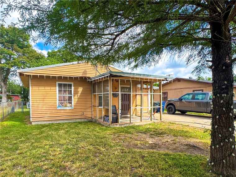 Photo of 4309 Nicholson St Corpus Christi, TX 78415