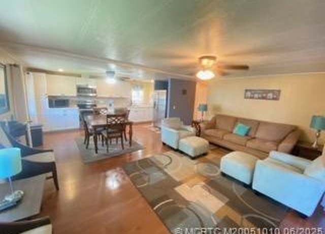 Property at 4203 1st Ct, Lantana, FL 33462, 2 beds, 2 baths