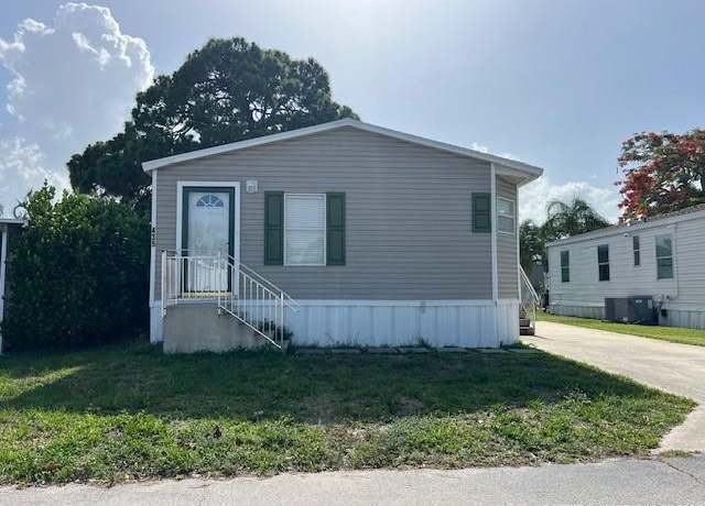 Property at 435 W Four Season Rd, Palm Beach Gardens, FL 33410, 2 beds, 2 baths