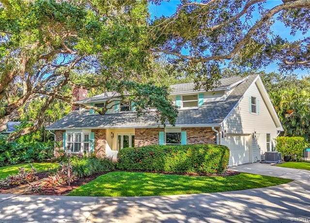 Property at 4 N Via Lucindia Dr, Sewalls Point, FL 34996, 4 beds, 2.5 baths