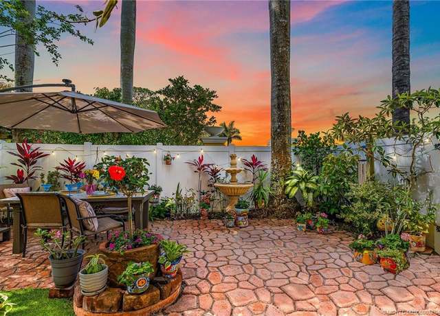 Property at 6135 NW Helmsdale Way, Port Saint Lucie, FL 34983, 3 beds, 2.5 baths