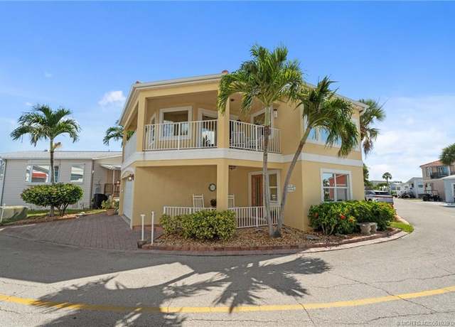 Property at 104 Nettles Blvd, Jensen Beach, FL 34957, 3 beds, 2.5 baths