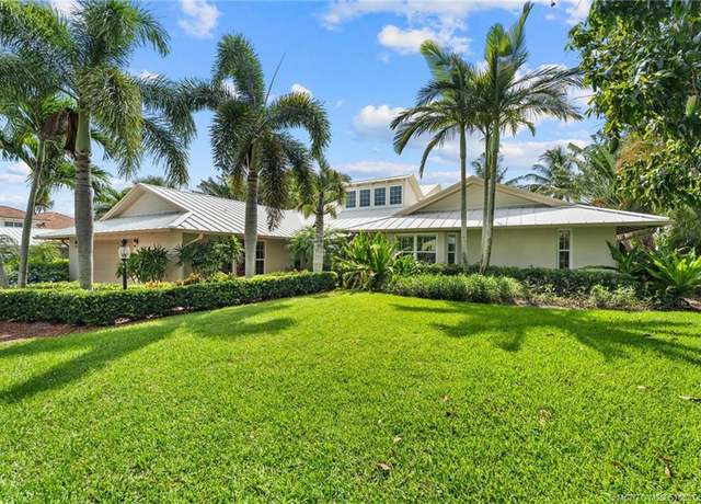 Property at 3192 SE Fairway West, Stuart, FL 34997, 3 beds, 3.5 baths
