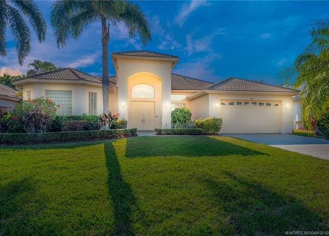 Property at 2016 SE Oxton Dr, Port Saint Lucie, FL 34952, 4 beds, 3 baths