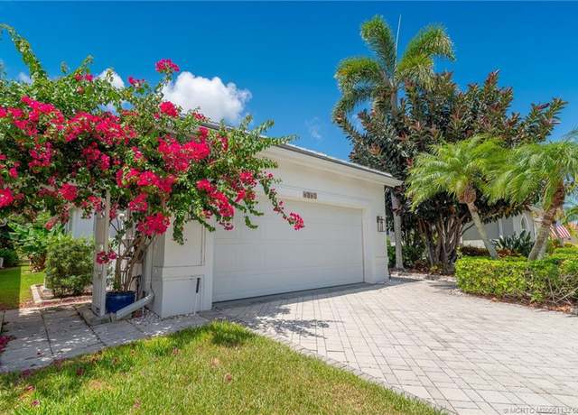 Property at 1513 SE Holyrood Ln, Port Saint Lucie, FL 34952, 3 beds, 2 baths