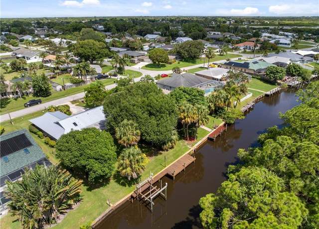 Property at 1339 SE Coral Reef St, Port St Lucie, FL 34983, 3 beds, 2 baths