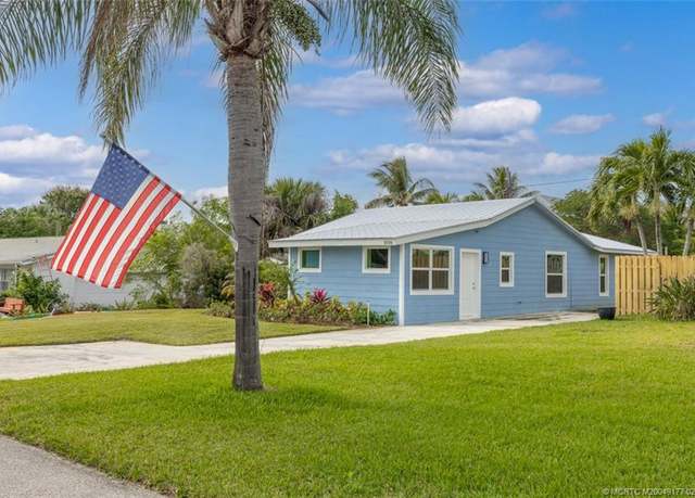 Property at 1036 NE Wright Ave, Jensen Beach, FL 34957, 2 beds, 2 baths