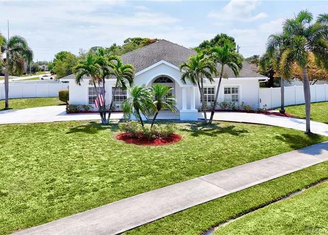 Property at 2206 SE Adobe St, Port Saint Lucie, FL 34952, 4 beds, 3 baths