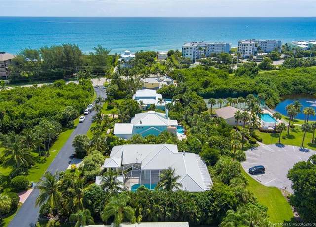 Property at 4750 NE Spinnaker Point Pl, Stuart, FL 34996, 4 beds, 4 baths