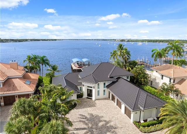 Property at 681 SW Bay Pointe Cir, Palm City, FL 34990, 3 beds, 3 baths