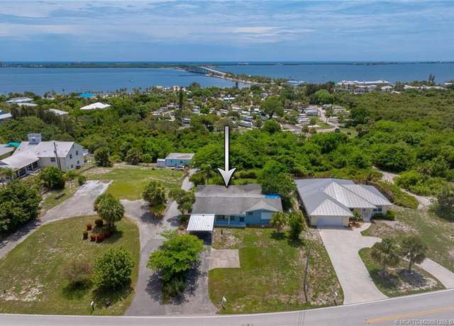 Property at 3879 NE Skyline Dr, Jensen Beach, FL 34957, 3 beds, 2 baths