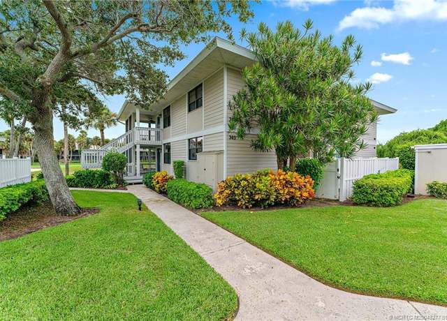 Property at 303 NE Golfview Cir, Stuart, FL 34996, 2 beds, 2 baths