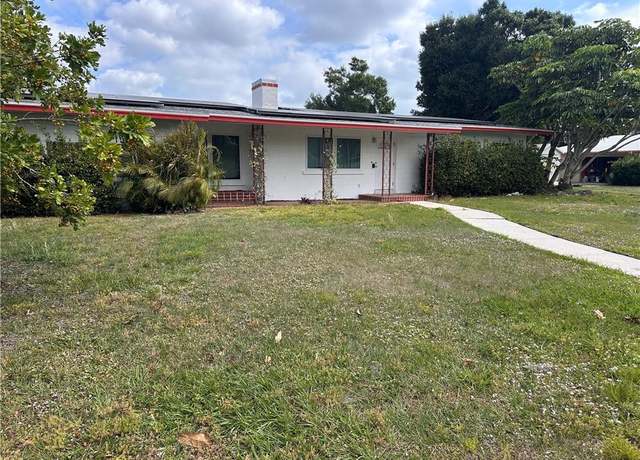 Property at 1708 York Ct, Fort Pierce, FL 34982, 3 beds, 2 baths