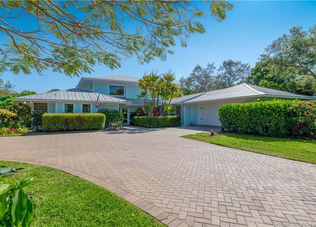 Property at 3601 SW Mashie Ct, Palm City, FL 34990, 4 beds, 4.5 baths