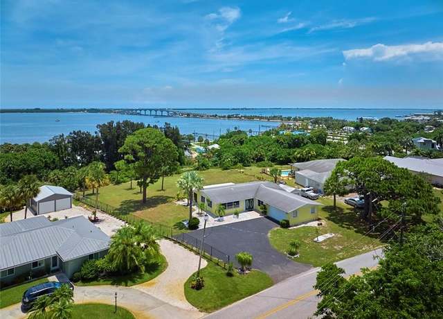 Property at 4133 NE Skyline Dr, Jensen Beach, FL 34957, 3 beds, 2 baths