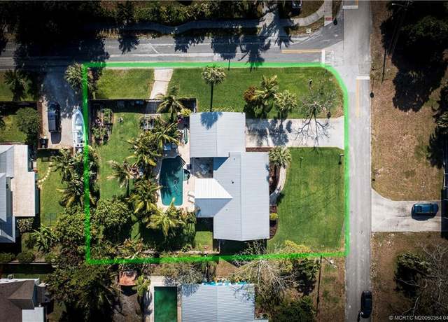 Property at 249 SE Tressler Dr, Stuart, FL 34994, 3 beds, 2 baths