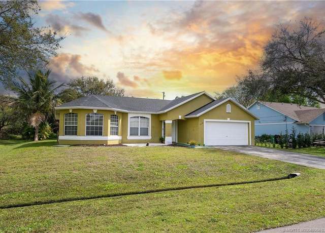 Property at 1950 SE Dranson Cir, Port Saint Lucie, FL 34952, 3 beds, 2 baths