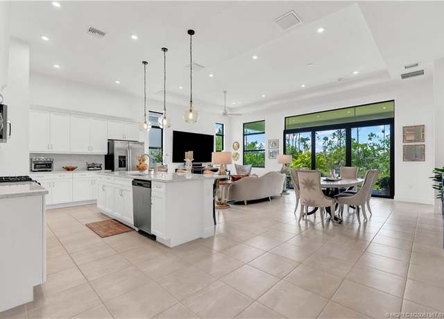Property at 2149 SE Mosaic Blvd, Port St Lucie, FL 34984, 3 beds, 3 baths