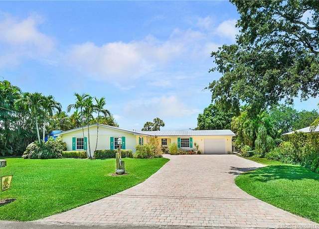 Property at 906 SW Magnolia Bluff Dr, Palm City, FL 34990, 3 beds, 2 baths