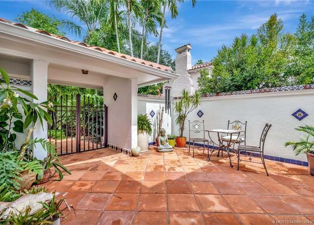 Property at 221 SE Coconut Ave, Stuart, FL 34996, 3 beds, 2.5 baths