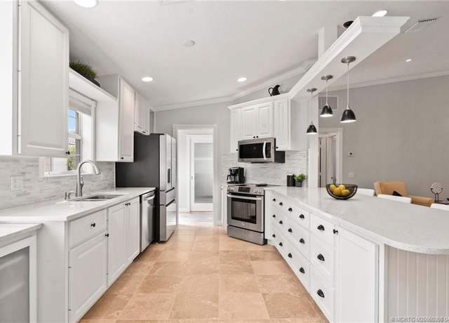 Property at 11361 SW Pembroke Dr, Port Saint Lucie, FL 34987, 2 beds, 2 baths