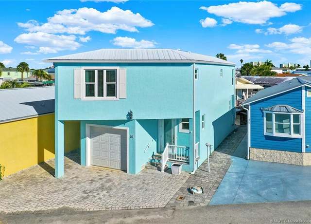 Property at 20 Nettles Blvd, Jensen Beach, FL 34957, 2 beds, 2.5 baths