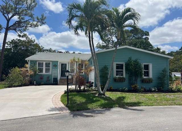Property at 6453 S Ficus Ln, Lantana, FL 33462, 3 beds, 2 baths