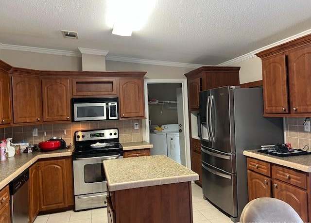 Property at 6298 S Ash Ln, Lantana, FL 33462, 3 beds, 2 baths