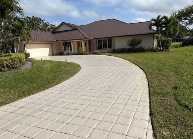 Property at 6346 SE Oakmont Pl, Stuart, FL 34997, 3 beds, 3 baths