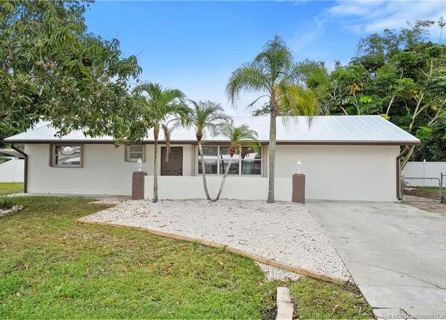 Property at 2184 SE Washington St, Stuart, FL 34997, 3 beds, 2 baths