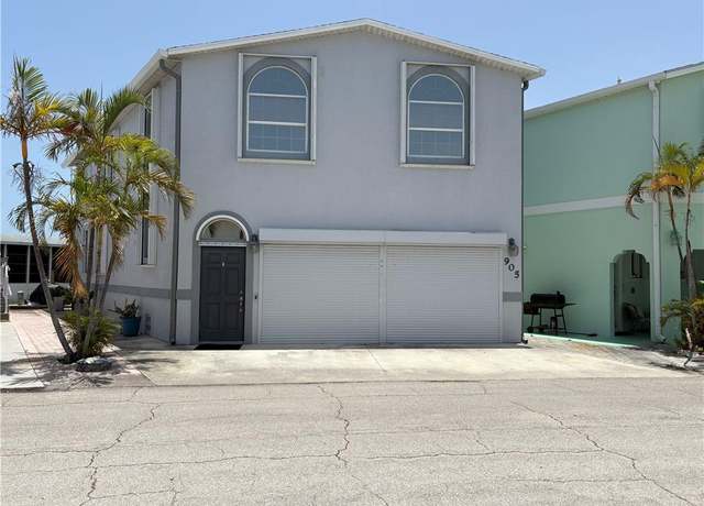 Property at 905 Nettles Blvd, Jensen Beach, FL 34957, 3 beds, 2.5 baths