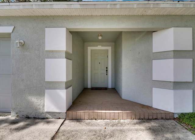 Property at 19 Grande Vista Way, Port St Lucie, FL 34952, 2 beds, 2 baths