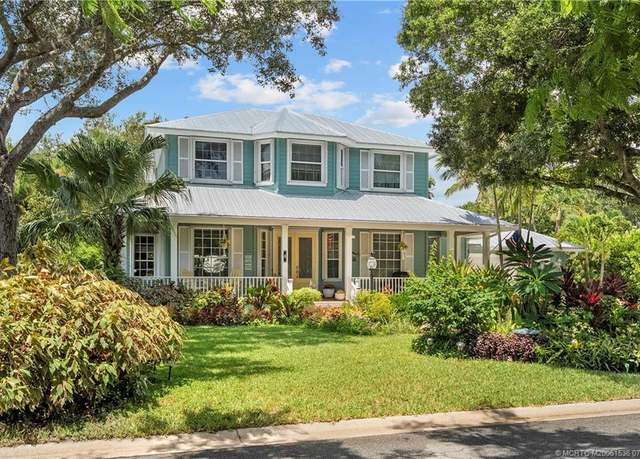 Property at 4 Lantana Ln, Stuart, FL 34996, 4 beds, 3.5 baths