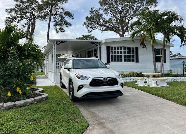 Property at 6387 Elm Ln, Lantana, FL 33462, 2 beds, 2 baths